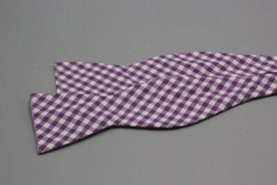 Pajarita ajustable de algodón THE TIE BAR. Cuadros a cuadros morados y blancos Foto 1 de 3