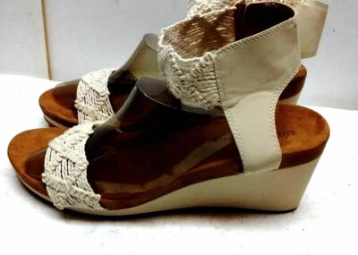 Sandalia de cuña de gladiador envolvente al tobillo textil marfil marca Lucky zapato para mujer 10M Foto 1 de 4