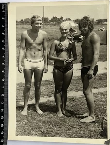 Shirtless Guys Trunks Bulge Muscle Affectionate Men Gay Int Cute Girl #4858 - Picture 1 of 3