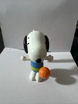 Jugador de baloncesto Snoopy 2018 McDonalds Happy Meal Toy #7 Peanuts Foto 1 de 4