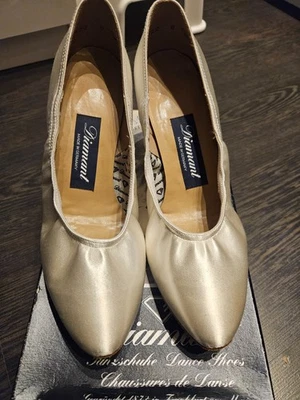 Diamant Tanzschuhe Pumps 6 (39) Damen weiß Satin Standardtanz Turniertanz NEU - Bild 1 von 4