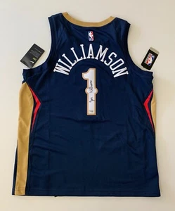 CAMISETA NIKE SWINGMAN AZUL MARINO FIRMADA/AUTOGRAFIADA DE ZION WILLIAMSON PELICANS - FANÁTICOS - Imagen 1 de 7