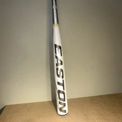 Easton Cyclone Official Softball Bat 33 in 26 oz  2 1/4 Barrel - Image 1 of 4