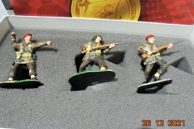 CONTE COLLECTIBLES " UP THE OXS and THE BUCKS BRITAINS" WWII-003" King § Country - Photo 1/4