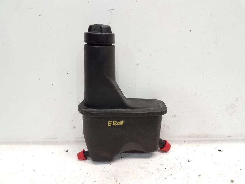1997 Volkswagen Jetta (1.9L / TDI) Power Steering Reservoir — 第 1/4 张图片