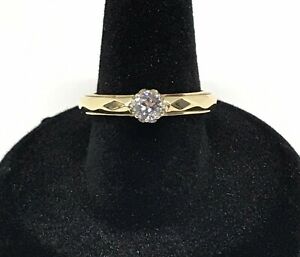 14K Yellow Gold Ring With A Solitaire Cubic Zirconia (Size 7.25, Weight 4 Grams)
