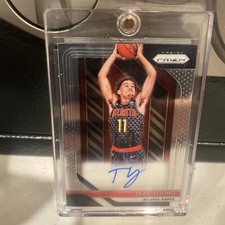 2018-19 Panini Prizm Trae Young Rookie RC AUTO #RS-TYG Atlanta Hawks