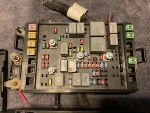 05 06 07 08 09 Chevrolet Trailblazer GMC Envoy Engine Fuse Box - Picture 1 of 6