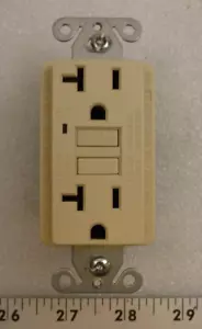 Class A GFCI 125v 60hz 20a Receptacle (INCOMPLETE) - Picture 1 of 6