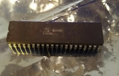 NEC D8088D 8 bit 40-pin ceramic DIP40 5 MHz CPU - Image 1 of 2
