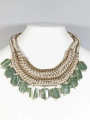 Collar Chicos Tono Dorado Beige Cordón Verde Dije Tejido Estilo Babero Distintivo 19 pulgadas Foto 1 de 4