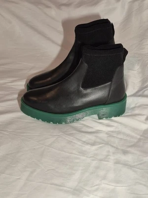 Secret знаменитости Chelsea ботильоны в черном с коренастый зеленый зажим подошвы - Изображение 1 из 4