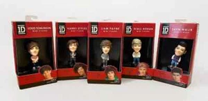 ONE DIRECTION RETRO MINI FIGURES DOLLS 5 HASBRO OFFICIAL FACSIMILE AUTOGRAPHS - Picture 1 of 7
