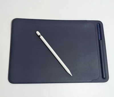 Funda de cuero azul Apple MPU62ZM/A para iPad + Apple Pencil A1603 Foto 1 de 4
