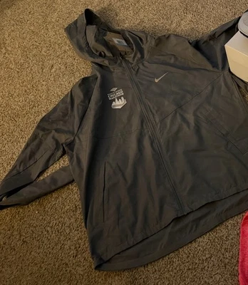 Nike Men's Chicago Marathon Repel Miler Running Jacket Dark Grey/Smoke Grey Med - Image 1 of 4