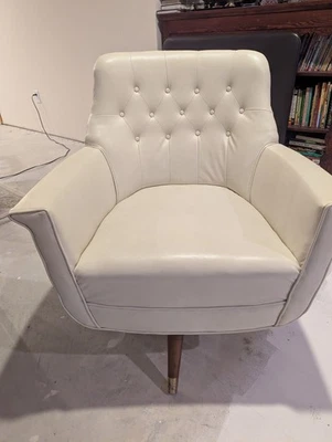 Sillón moderno danés Mid Century acolchado blanco/marfil con base giratoria Foto 1 de 4