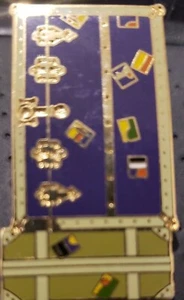 Pin Disney 30233 DLR Exclusivo Elenco Torre del Terror Maletero - Imagen 1 de 9