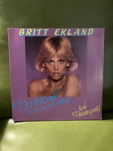 BRITT EKLAND - DO IT TO ME 12" Vinyl Single GATEFOLD JET RECORDS VG+ Cheesecake - Picture 1 of 4
