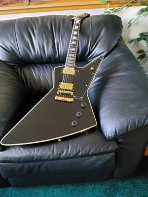 Explorer Style Electric Guitar Black & Gold Chibson NOT Gibson - Image 1 of 4