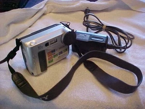 VINTAGE CAMERA SONY FD MAVICA 10X OPTICAL ZOOM W/ CHARGER PARTS ONLY AS IS - Picture 1 of 7
