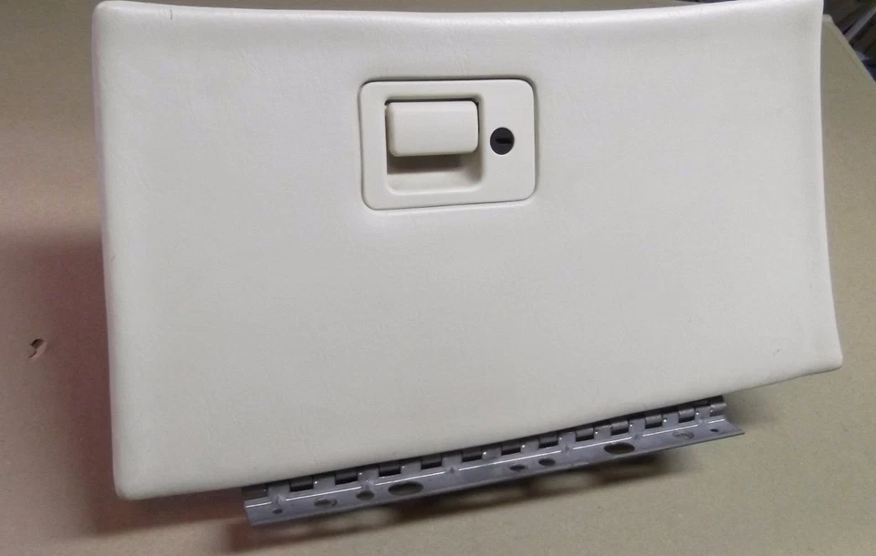 GUANTERA LINCOLN MARK VIII 1997-98 MARFIL BUEN CIERRE-TABLERO PARTE CREMA 97 8 Foto 1 de 4