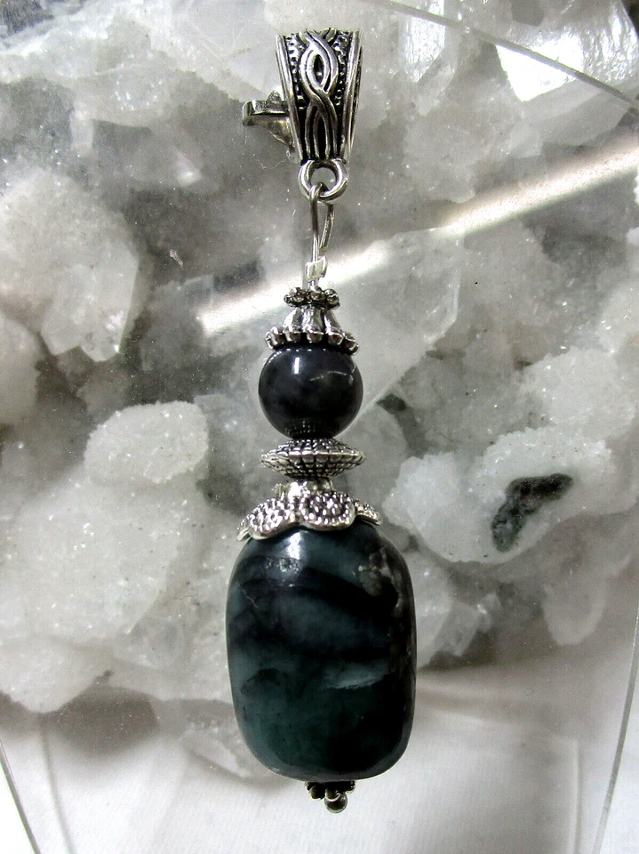 SMARAGD    Freeform   EDELSTEIN    ANHÄNGER    Handarbeit Nr.1 - Bild 1 von 1