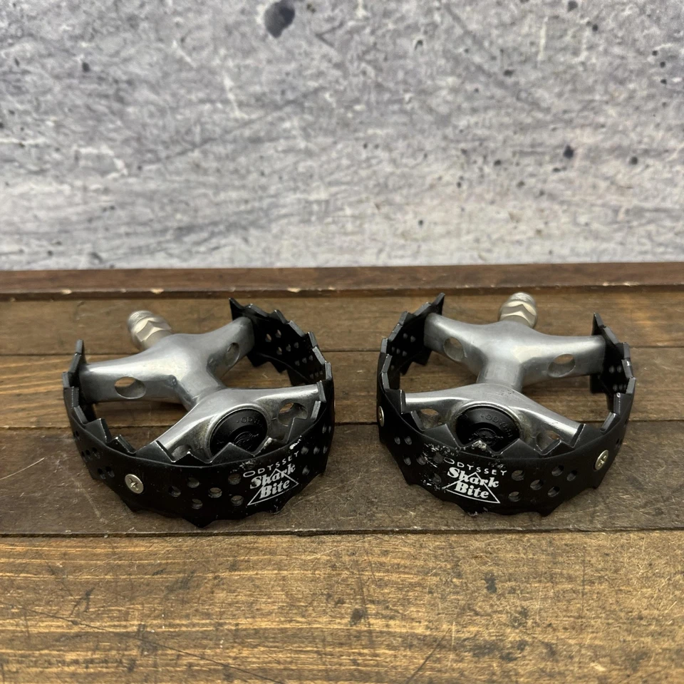 Pedales de plataforma Odyssey Shark Bite BMX Bear Trap de colección negros plateados de la vieja escuela Foto 1 de 4