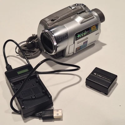 Panasonic NV-GS180 MiniDV Tape & SD Card Camcorder - Image 1 of 4