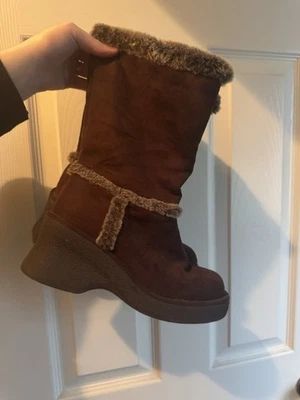 Bota vintage anos 90 Y2K sem limites marrom acabamento de pele de camurça sintética plataforma panturrilha média 7 - Imagem 1 de 3