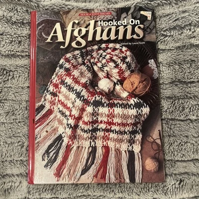 House of White Birches Hooked on Afghans 50 Afghans to Crochet Hardback - Image 1 of 4