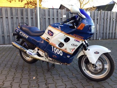 Honda CBR 1000 F  SC 21 - Bild 1 von 4