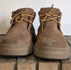 UGG Ankle Boots Mens 11 Burleigh Chukka  1151773 Chestnut Brown Suede Sheepskin  - Picture 1 of 12