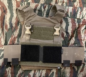 Defense Mechanisms MEPC Plate Carrier in Ranger Green with TREX Arms CumberBund