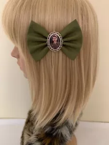 Peggy Carter hair bow clip rockabilly pin up girl geek Disney marvel olive green - Foto 1 di 3