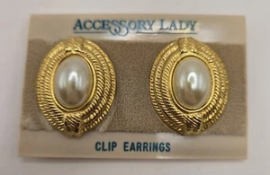 NEW Vintage Clip-On Faux Pearl Goldtone Fashion Earrings Accessory Lady On Card - Picture 1 of 5