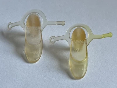 复古“GOLDEN DREAM”芭比娃娃 ~ 透明踝带鞋 ~ 台湾 — 第 1/4 张图片