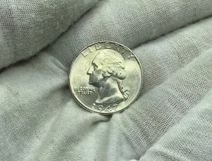 1947-D Washington Quarter - Gem BU -- 90% Silver D268 - Picture 1 of 2
