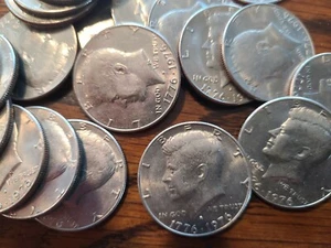 One 1776-1976-Kennedy Bicentennial Half Dollar 50 Cent Coin Circulated - Picture 1 of 2