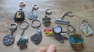 Petit lot d'anciens porte clés pas courant - Picture 1 of 14