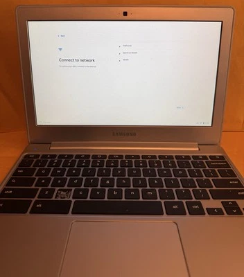chromebook samsung XE500C12-K01US - Image 1 of 4