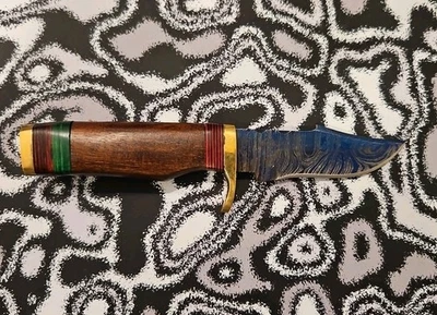 Cuchillo desollador Damasco hoja azul hecho a mano 6" con funda de cuero Foto 1 de 4