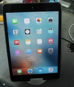 Lot of 5 x Apple iPad Mini 1,2,3 Air 3 (Faulty/Locked/damaged) -Spares - Bundle - Picture 1 of 11