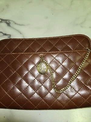 Bolso de mano Albert Nipon pequeño marrón 6 x 8 solapa DE COLECCIÓN aspecto edredón accesorios de latón Foto 1 de 4