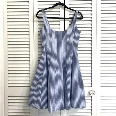 Nuevo con etiquetas Vestido sin mangas Cynthia Rowley para mujer azul blanco a rayas ajustado y acampanado talla 4 Foto 1 de 4