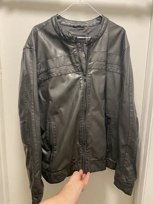 Jaqueta de Moto Masculina de Couro Sintético Rebite Preta Tamanho XXL Preta Estilo Motociclista Zíper Completo - Imagem 1 de 4