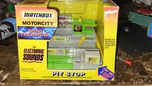 Vintage 1992 Matchbox Motorcity Mini Tronics Pit Stop Open Box Green - Picture 1 of 4
