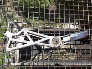 cale pied arriere gauche 750 fzx yamaha fazer - Imagen 1 de 4