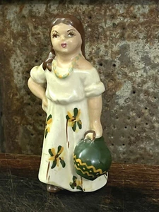 Jarra jarra de vajilla verde verde con amarillo para niña morena con esmalte - Imagen 1 de 6