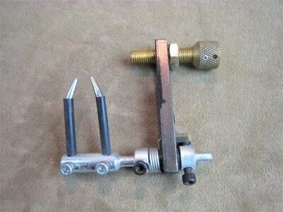 TIGHT! GKF 2 PRONG ADJUSTABLE BOW MOUNT ARROW REST  - Image 1 of 4