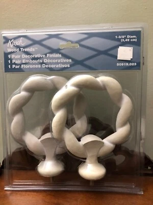 Bufanda con acabado Kirsch soporte para poste diseño de cuerda blanca lavado Foto 1 de 2